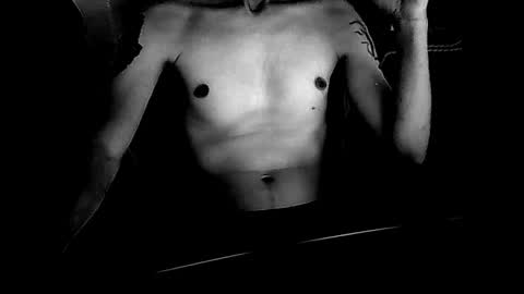 Snapshot of yorshgodsex chatting on 10-05-25, 04:27 Vlad online show from 10-05-25, 04:27