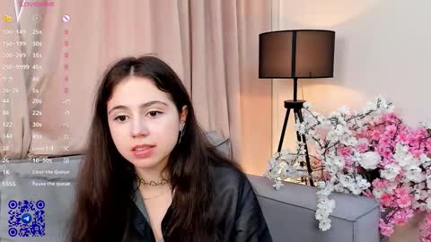 Elizabeth brunette -- Darline blonde  online show from 09-18-25, 10:39