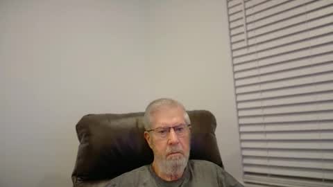 Snapshot of yougogirl_3 chatting on 12-21-25, 12:01 Colorado Guy Straight online show from 12-21-25, 12:01