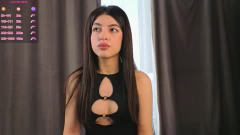 Snapshot of younotwrongdude chatting on 02-06-26, 08:51 Viola online show from 02-06-26, 08:51