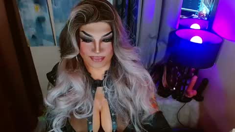 QUEEN MADISON  online show from 05-11-26, 04:48