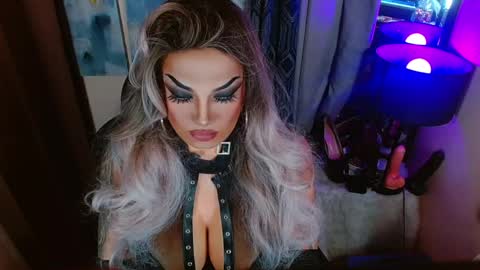 QUEEN MADISON  online show from 05-21-26, 02:46