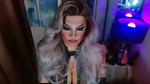 QUEEN MADISON  online show from 05-23-26, 06:23