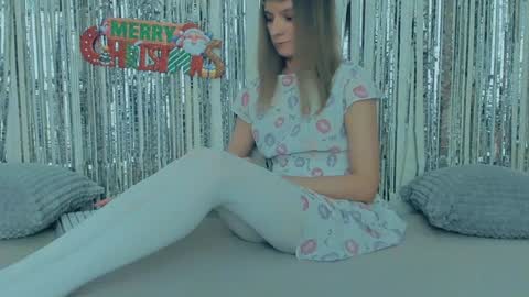 Snapshot of your_caramelka chatting on 12-26-24, 11:21 Lily online show from 12-26-24, 11:21