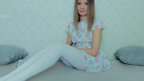 Snapshot of your_caramelka chatting on 01-11-25, 11:12 Lily online show from 01-11-25, 11:12