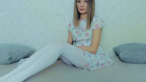 Snapshot of your_caramelka chatting on 01-23-25, 12:09 Lily online show from 01-23-25, 12:09