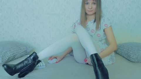 Snapshot of your_caramelka chatting on 02-09-25, 08:11 Lily online show from 02-09-25, 08:11