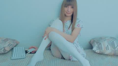 Snapshot of your_caramelka chatting on 10-11-25, 05:28 Lily online show from 10-11-25, 05:28
