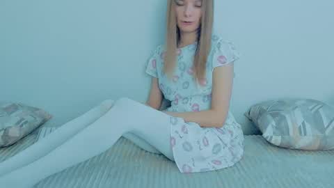 Snapshot of your_caramelka chatting on 10-16-25, 04:13 Lily online show from 10-16-25, 04:13