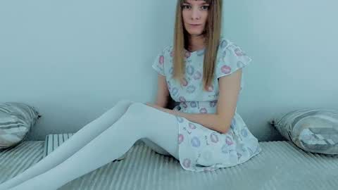 Snapshot of your_caramelka chatting on 12-15-25, 03:33 Lily online show from 12-15-25, 03:33