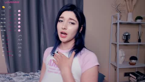 Snapshot of your_desssert chatting on 02-04-25, 12:44 Lina online show from 02-04-25, 12:44