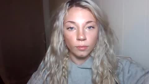 your_fav1 online show from 10-25-25, 01:46