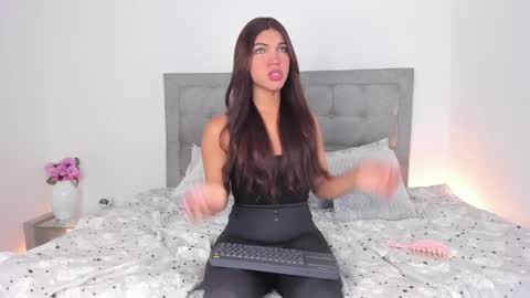 Snapshot of your_favorite_doll_ chatting on 01-28-25, 02:11 Eliza online show from 01-28-25, 02:11