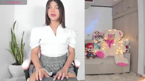 Snapshot of your_favorite_doll_ chatting on 09-11-25, 10:54 Eliza online show from 09-11-25, 10:54