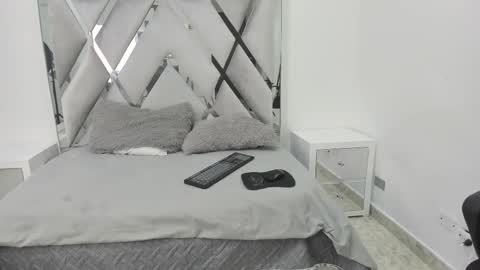 Snapshot of your_lady_milf chatting on 02-25-25, 12:24 your_lady_milf online show from 02-25-25, 12:24