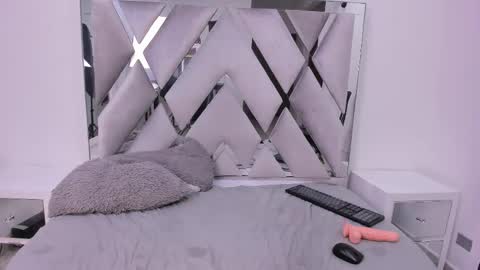 Snapshot of your_lady_milf chatting on 03-06-25, 03:45 your_lady_milf online show from 03-06-25, 03:45