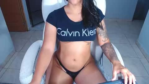 Snapshot of your_latin_girl chatting on 09-19-25, 11:16 your_latin_girl online show from 09-19-25, 11:16