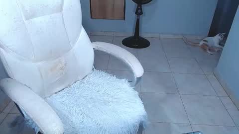 Snapshot of your_latin_girl chatting on 02-15-26, 07:10 your_latin_girl online show from 02-15-26, 07:10