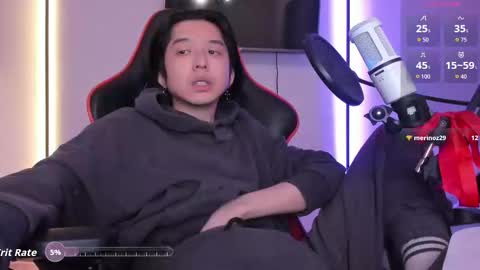 Snapshot of your_little_twink chatting on 10-16-25, 11:06 Han online show from 10-16-25, 11:06