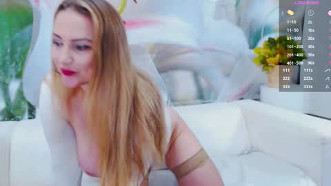 Snapshot of your_milf_lilly chatting on 10-11-25, 06:12 Lilly online show from 10-11-25, 06:12