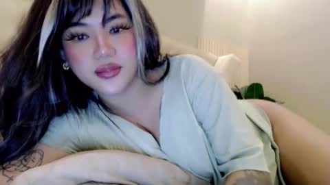 Snapshot of your_pov chatting on 09-25-25, 06:00 Lena online show from 09-25-25, 06:00