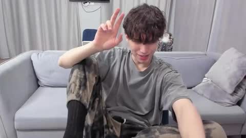 Snapshot of your_shy_guy chatting on 01-29-25, 02:00 your_shy_guy online show from 01-29-25, 02:00