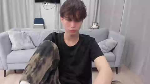 Snapshot of your_shy_guy chatting on 01-31-25, 02:28 your_shy_guy online show from 01-31-25, 02:28