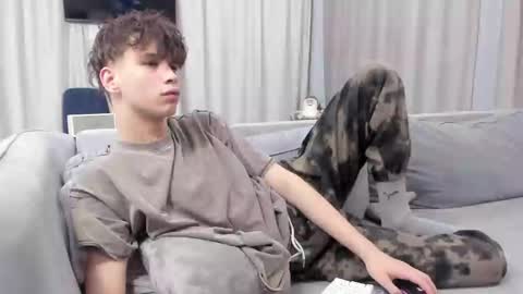 Snapshot of your_shy_guy chatting on 02-08-25, 02:05 your_shy_guy online show from 02-08-25, 02:05