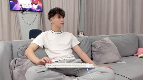 Snapshot of your_shy_guy chatting on 02-12-25, 07:13 your_shy_guy online show from 02-12-25, 07:13