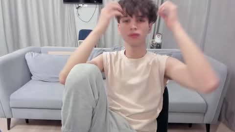 Snapshot of your_shy_guy chatting on 02-13-25, 06:48 your_shy_guy online show from 02-13-25, 06:48