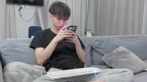 Snapshot of your_shy_guy chatting on 02-18-25, 06:37 your_shy_guy online show from 02-18-25, 06:37