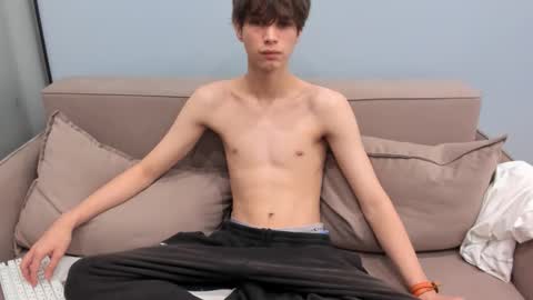 Snapshot of your_shy_guy chatting on 09-19-25, 07:47 your_shy_guy online show from 09-19-25, 07:47