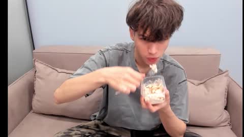 Snapshot of your_shy_guy chatting on 10-18-25, 02:47 your_shy_guy online show from 10-18-25, 02:47