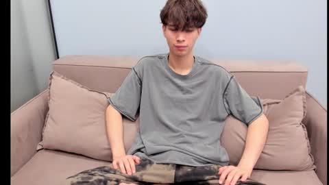 Snapshot of your_shy_guy chatting on 10-21-25, 01:28 your_shy_guy online show from 10-21-25, 01:28