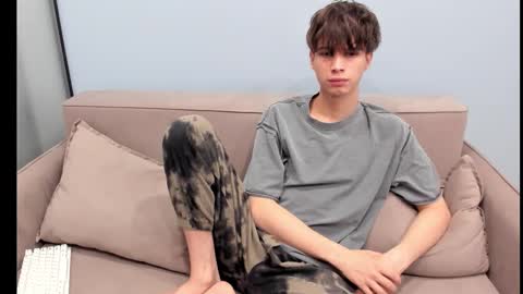 Snapshot of your_shy_guy chatting on 10-23-25, 02:22 your_shy_guy online show from 10-23-25, 02:22