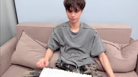 Snapshot of your_shy_guy chatting on 10-30-25, 06:15 your_shy_guy online show from 10-30-25, 06:15