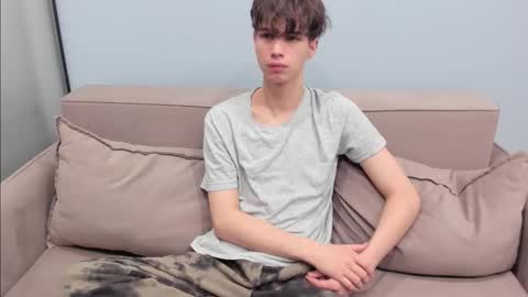 Snapshot of your_shy_guy chatting on 11-01-25, 06:37 your_shy_guy online show from 11-01-25, 06:37