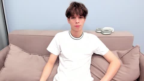 Snapshot of your_shy_guy chatting on 11-18-25, 07:35 your_shy_guy online show from 11-18-25, 07:35