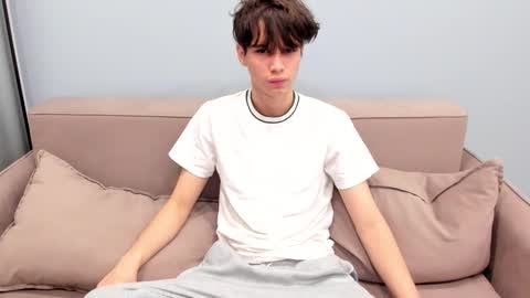 Snapshot of your_shy_guy chatting on 11-19-25, 05:51 your_shy_guy online show from 11-19-25, 05:51