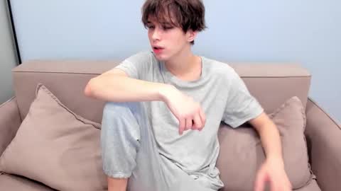 Snapshot of your_shy_guy chatting on 11-29-25, 08:23 your_shy_guy online show from 11-29-25, 08:23