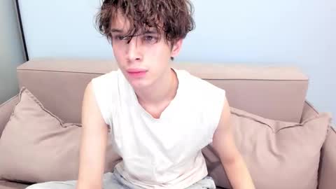 Snapshot of your_shy_guy chatting on 12-14-25, 05:46 your_shy_guy online show from 12-14-25, 05:46