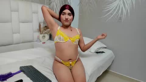 Snapshot of your_sissytrans chatting on 06-20-26, 11:18 NATASHA online show from 06-20-26, 11:18