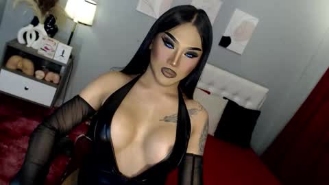 Snapshot of your_truly_goddess143 chatting on 10-07-25, 08:00 TRICXIEBELLE online show from 10-07-25, 08:00