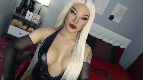 Snapshot of your_truly_goddess143 chatting on 11-20-25, 10:20 TRICXIEBELLE online show from 11-20-25, 10:20