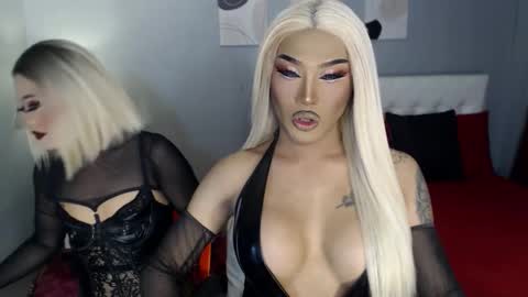 Snapshot of your_truly_goddess143 chatting on 11-28-25, 10:34 TRICXIEBELLE online show from 11-28-25, 10:34