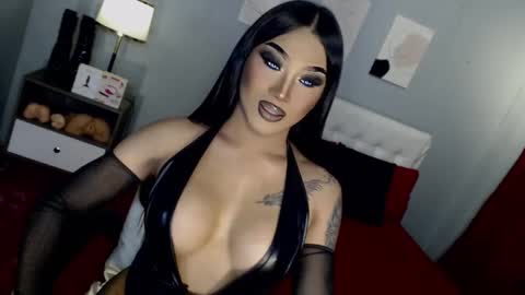 Snapshot of your_truly_goddess143 chatting on 12-02-25, 11:00 TRICXIEBELLE online show from 12-02-25, 11:00