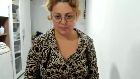 Snapshot of your_victoria chatting on 11-16-25, 09:53 Your Victoria online show from 11-16-25, 09:53