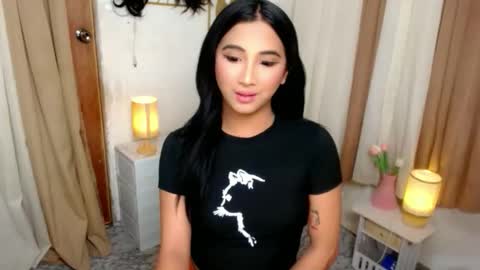 Snapshot of yourasianfave_drea chatting on 10-23-25, 09:52 DREA online show from 10-23-25, 09:52