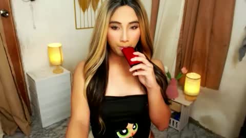 Snapshot of yourasianfave_drea chatting on 10-26-25, 01:50 DREA online show from 10-26-25, 01:50
