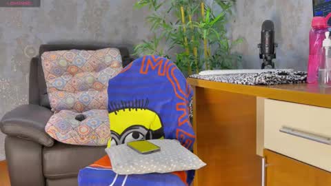 Anna online show from 02-16-25, 10:10